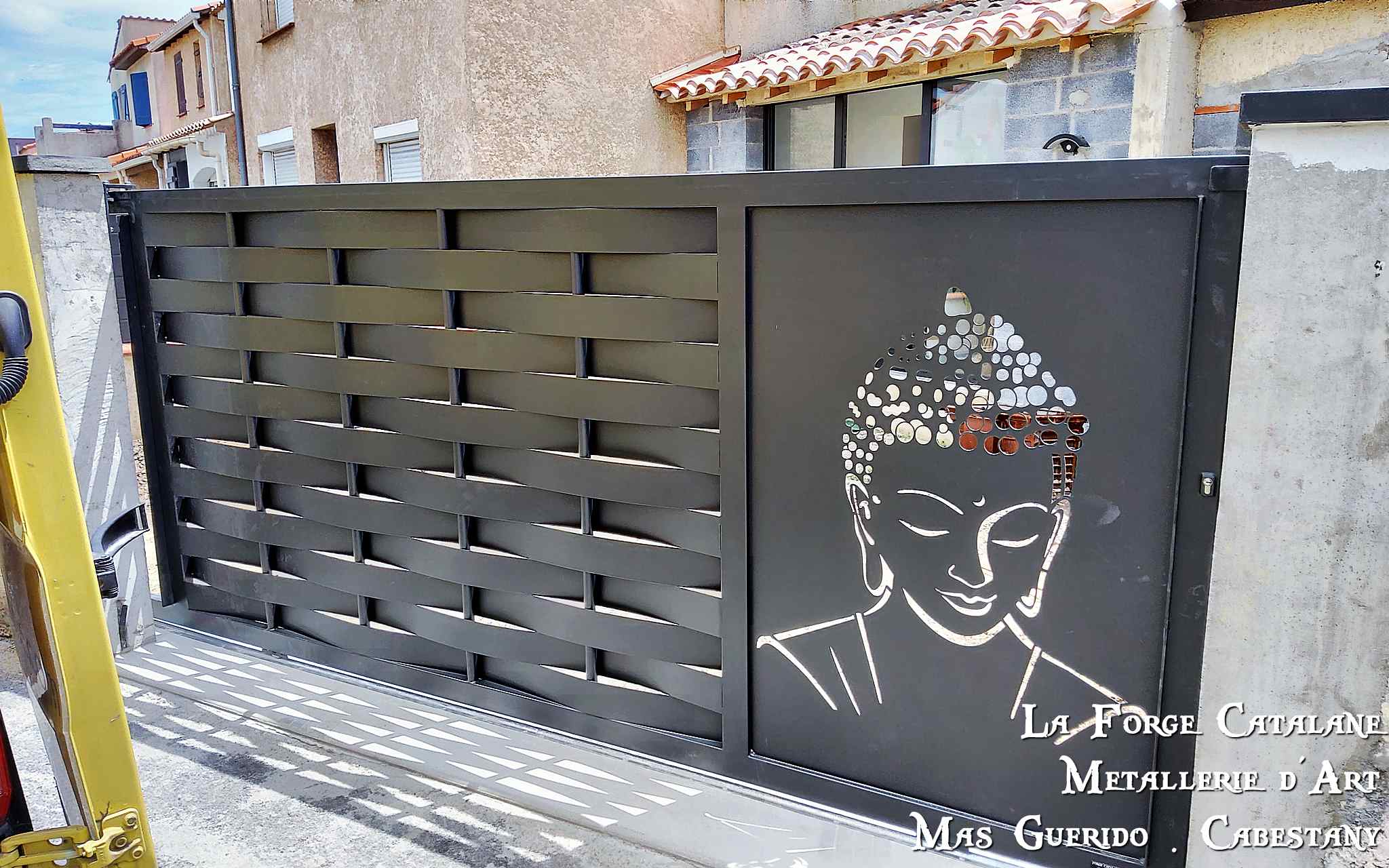 portail coulissant vannerie avec tubes avec partie en decoupe laser forge catalane.jpg